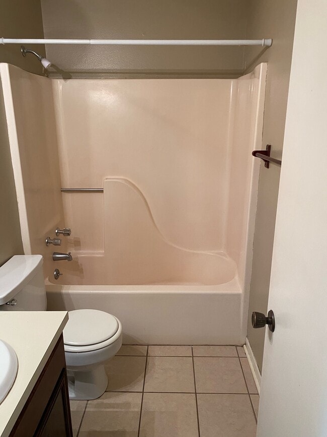 Building Photo - 208 Standifer Ave