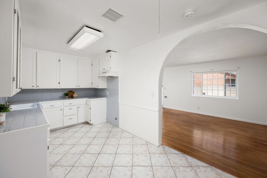 Building Photo - 4551 Maris Ave