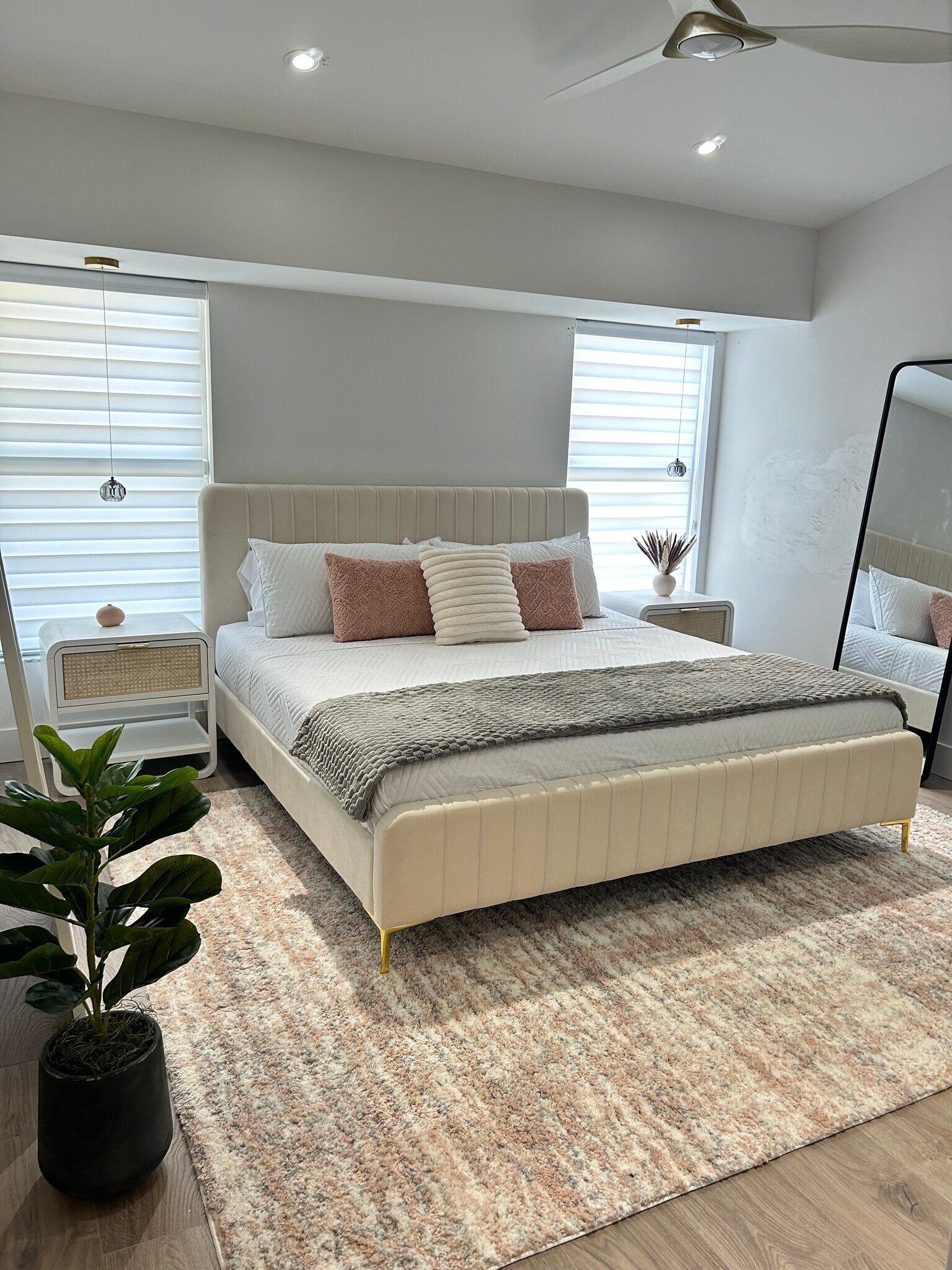 Building Photo - 6205 SE Circle St