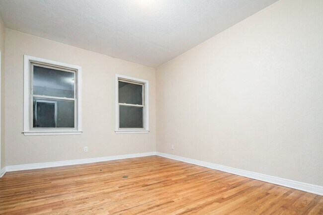 Building Photo - Exceptional 5-Bedroom Home Steps from the University of Denver