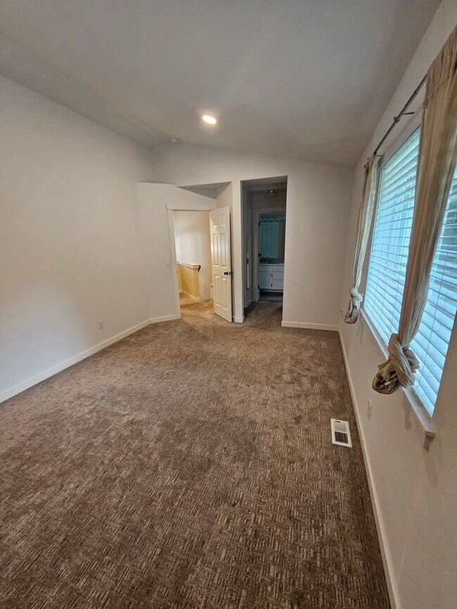 Building Photo - A Private Sanctuary with Perfect Proximity