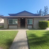 Building Photo - 1170 W Calle de la Luna