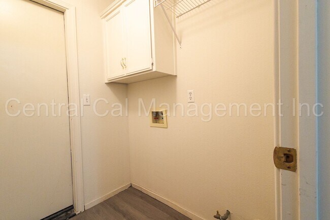 Building Photo - 3 Bedroom/2 Bath Home in RiverLakes - $225...