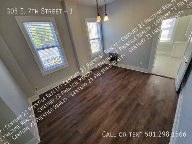 Building Photo - 305 E 7th St