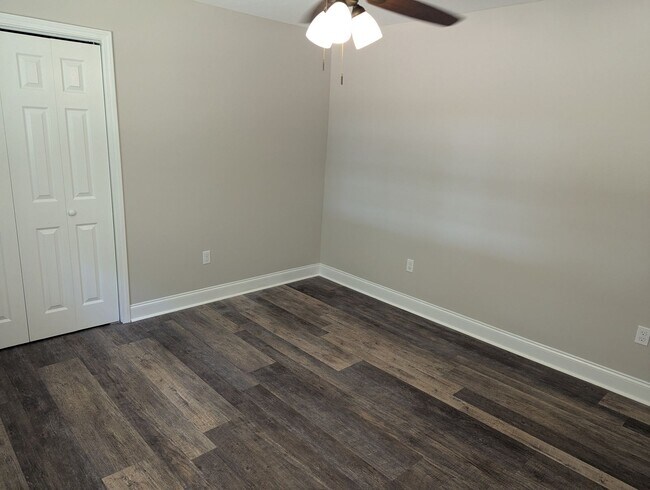 Building Photo - 109 Poplar Trl