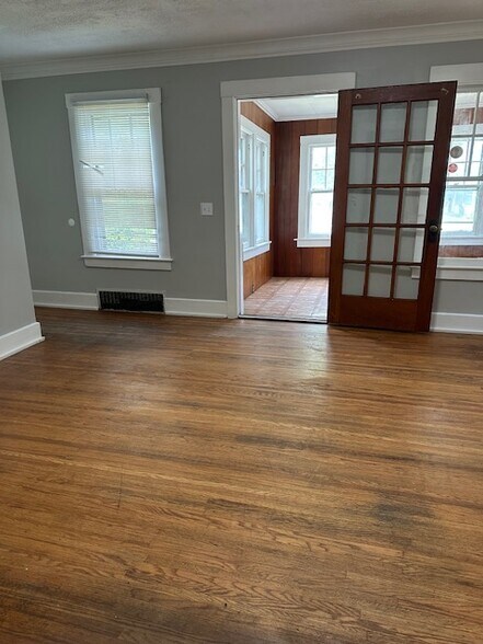 Building Photo - 453 Clay Ave