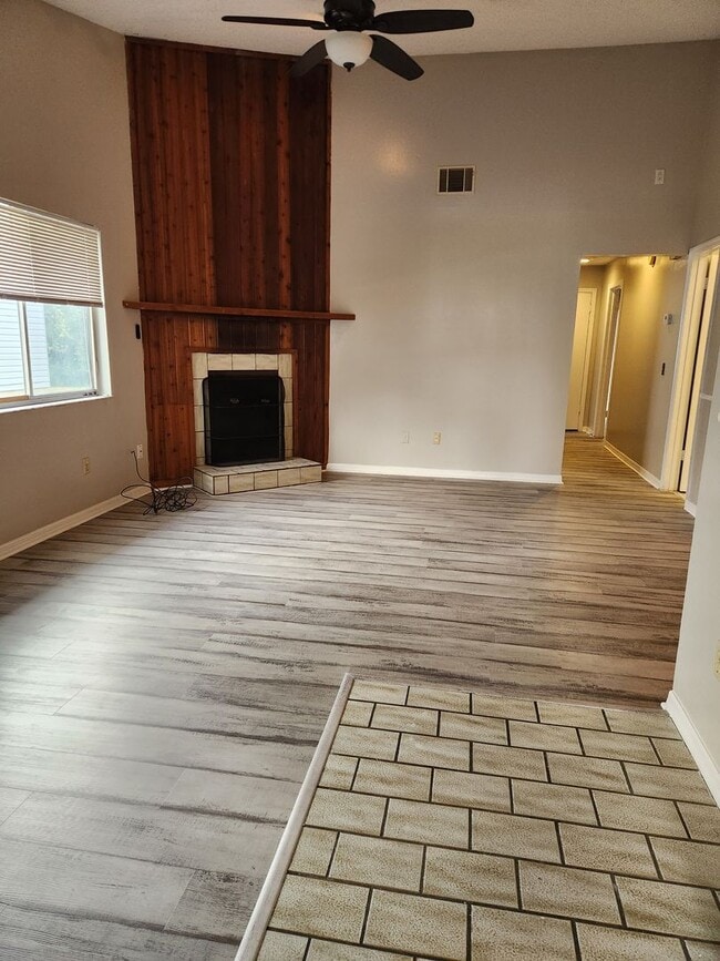 Building Photo - Charming 3-1.5 Duplex Near SunRail – Maitland