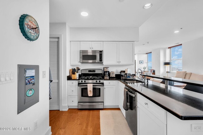 Building Photo - 501 Grand Ave