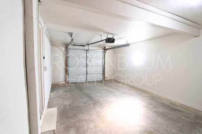 Building Photo - Charming 2-bedrooms, 1-bath home in the he...