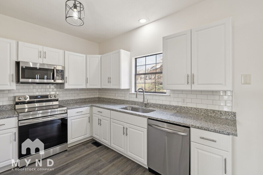 Building Photo - 1121 Holt Hills Pl