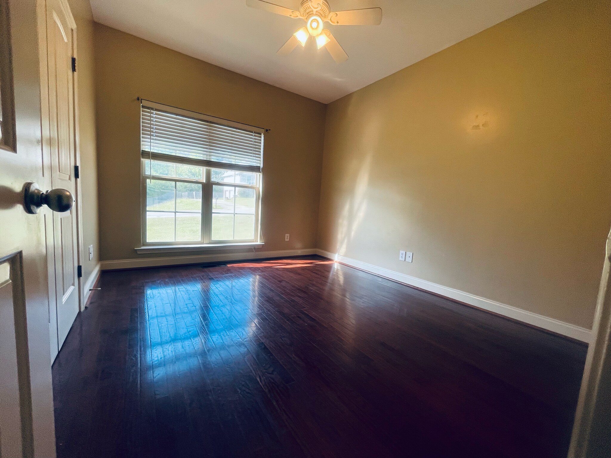 Building Photo - 770 Ridgefield Way