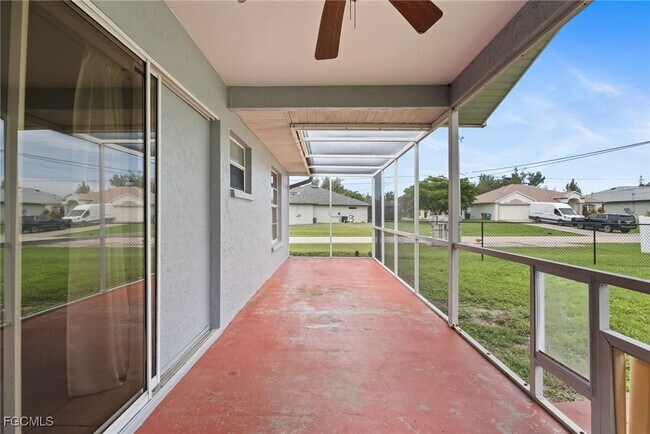 Building Photo - 1425 SW 10th St