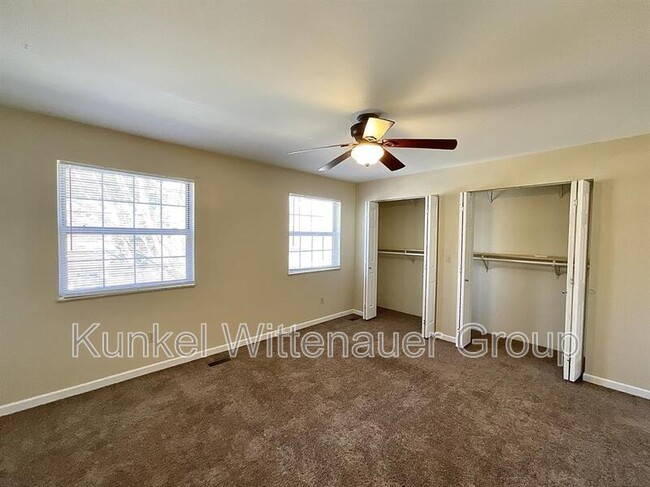 Building Photo - 13 Twin Oaks Dr