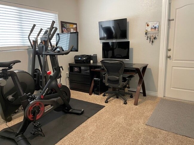 Building Photo - Poway: 4bd/2ba+ Attchd Gar - Single Level