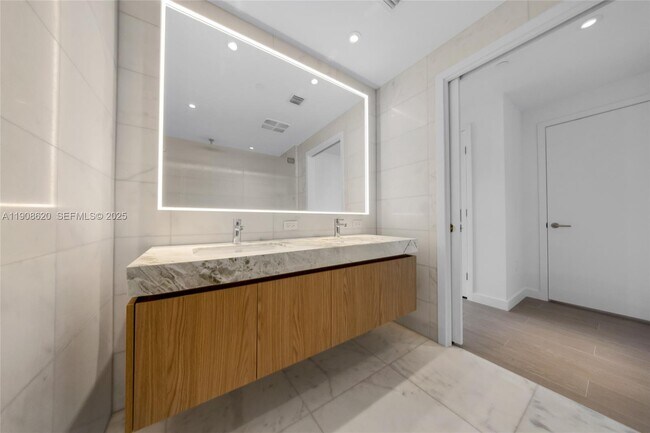 Building Photo - 500 Alton Rd