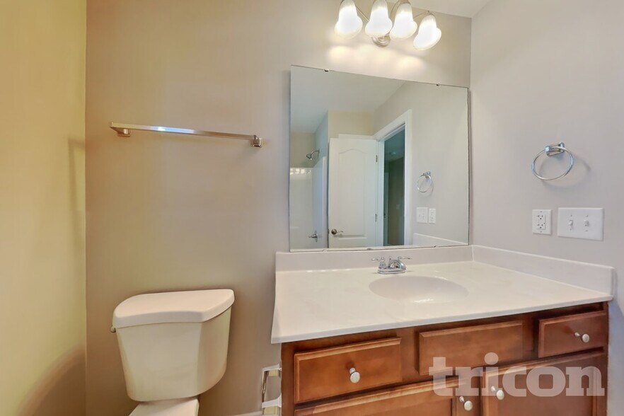 Building Photo - 302 Oxfordshire Dr