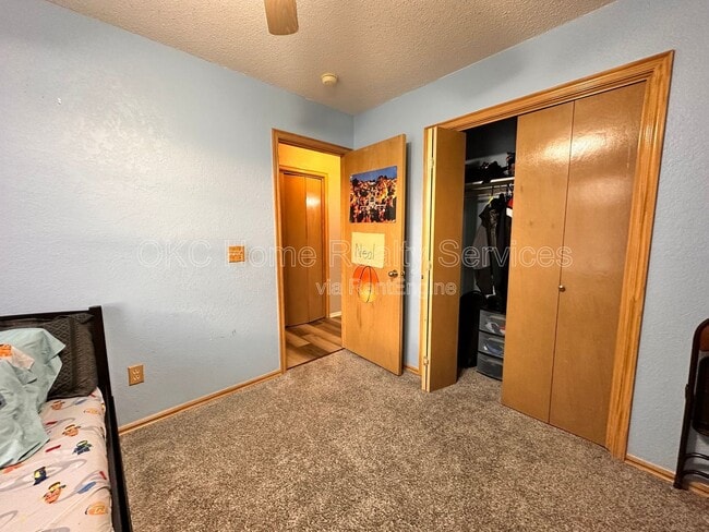 Building Photo - 17316 Valley Crst