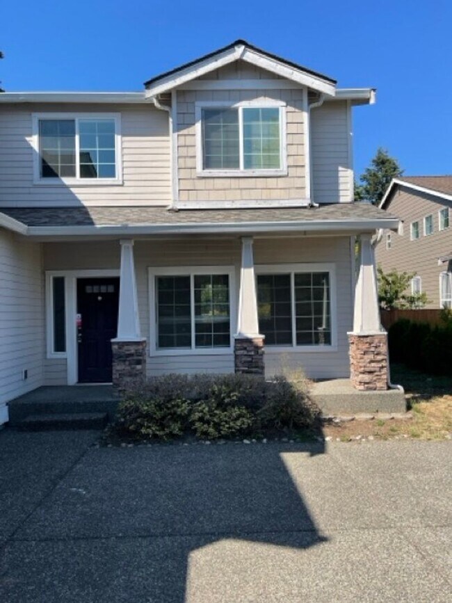 Building Photo - Extremely Spacious 5BD/3BTH Home For Lease...