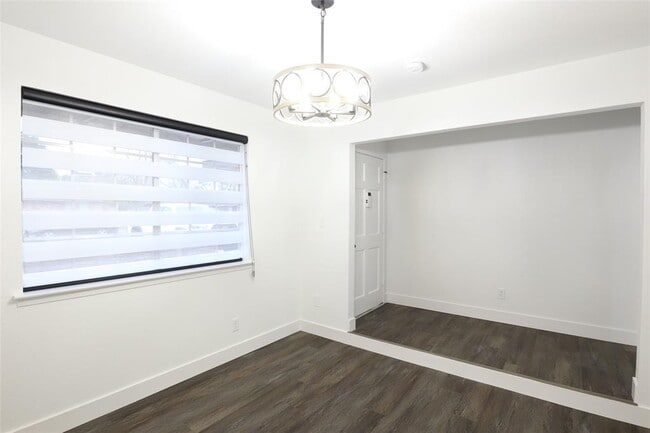 Building Photo - 7706 Garsee Dr