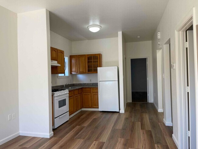 Building Photo - 680 W MacArthur Blvd