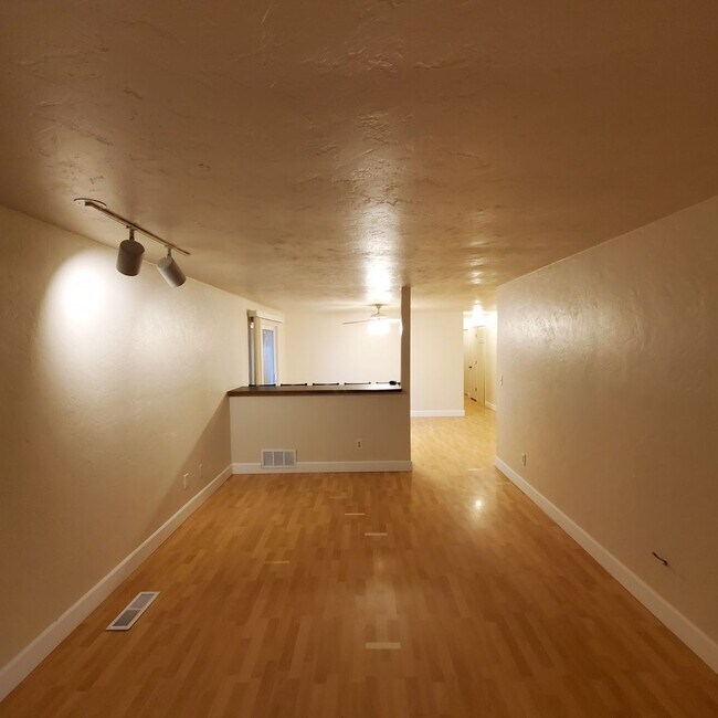 Building Photo - 30th Place Duplex