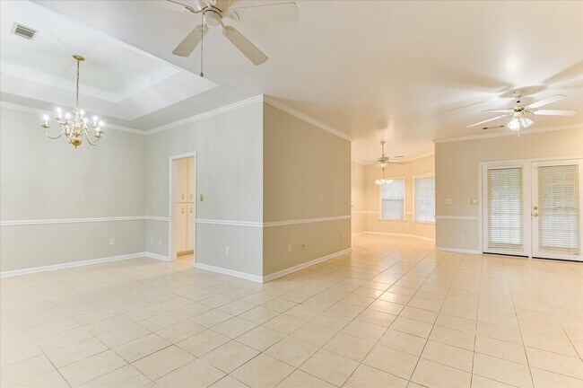 Building Photo - 2937 Hillcreek Dr
