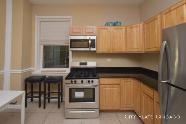 Building Photo - 950 W Addison St