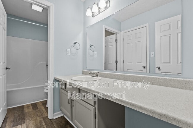 Building Photo - 1658 Foxhaven Dr