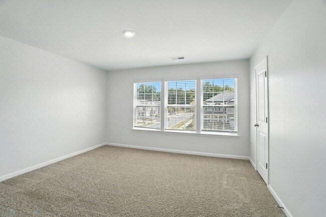 Building Photo - Stunning home, Move-in Ready!