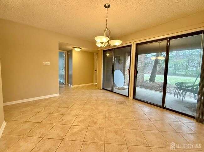 Building Photo - 256 Willowbrook Dr