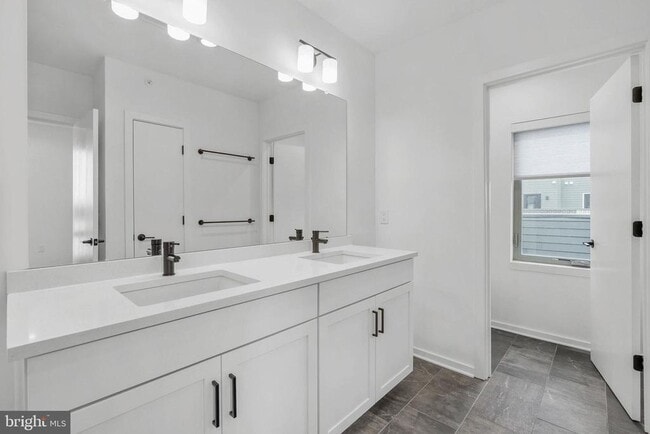 Building Photo - 3212 Evergreen Walk