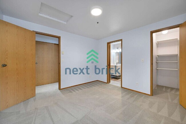 Building Photo - 2 Bedroom, 2 Bathroom Condominium Available for Rent