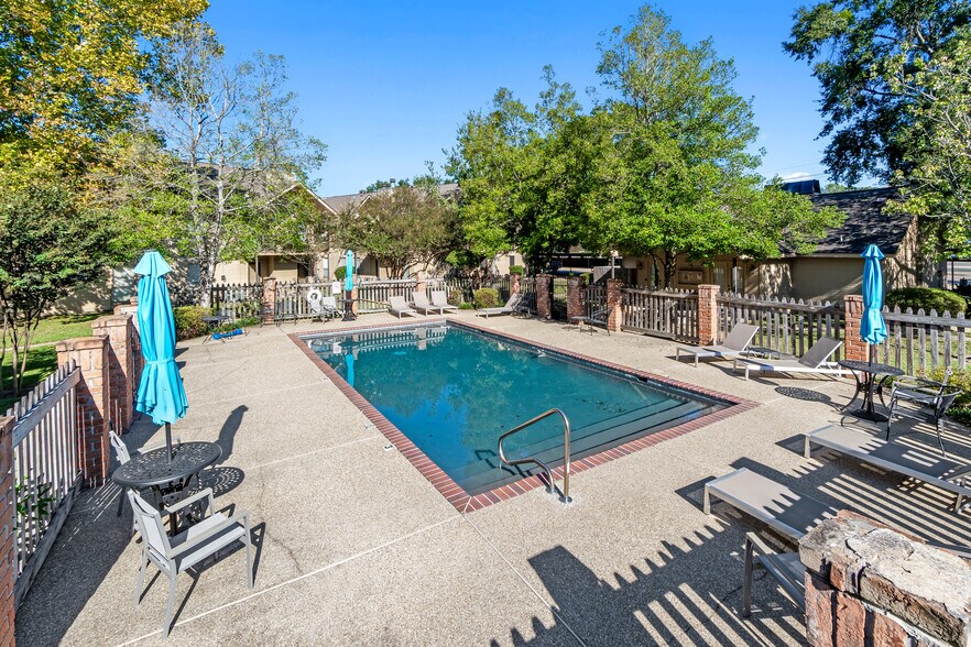 Building Photo - 11011 Cal Rd