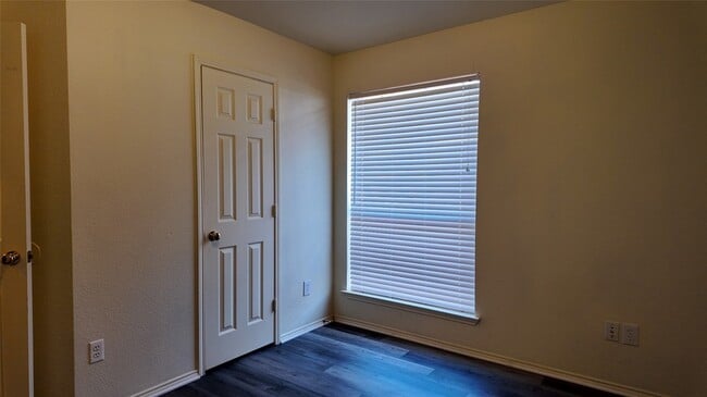 Building Photo - 3316 Bluegrass Dr