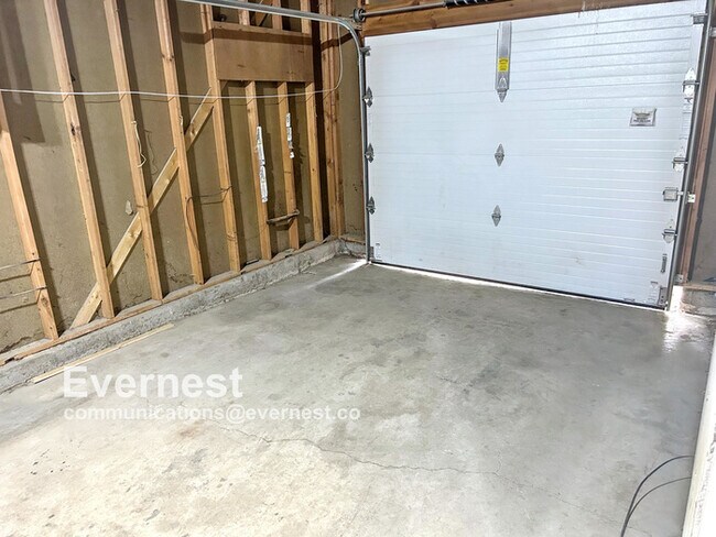 Building Photo - Cozy 3-Bedroom, 1-Bathroom Home in a Conve...