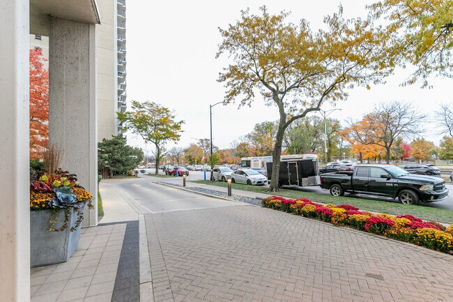 Building Photo - 3450 N Lake Shore Dr