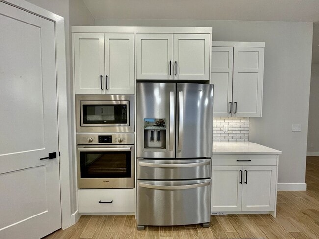 Building Photo - Lovely Four-Bedroom in Ivins with 3-Car Garage and Small RV parking Has Lots of Upgrades