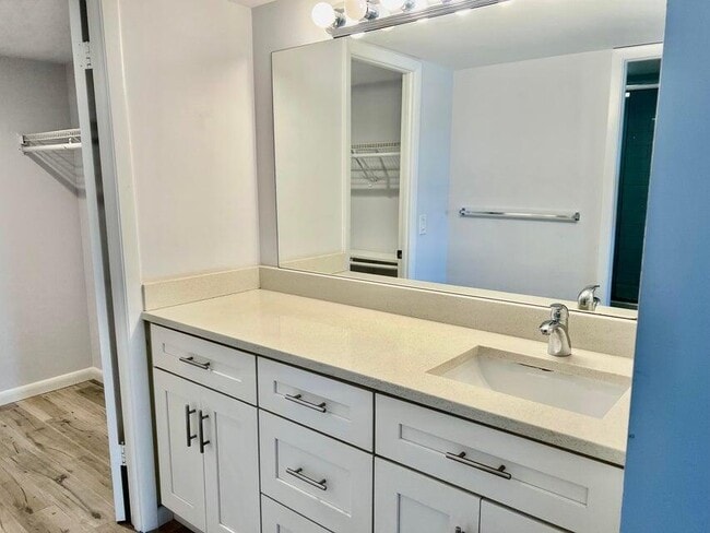 Building Photo - 1030 US-1