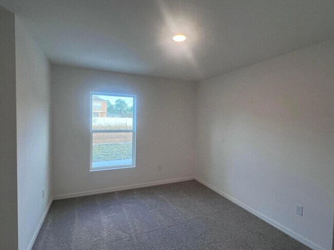 Building Photo - 3161 Fergus Ave