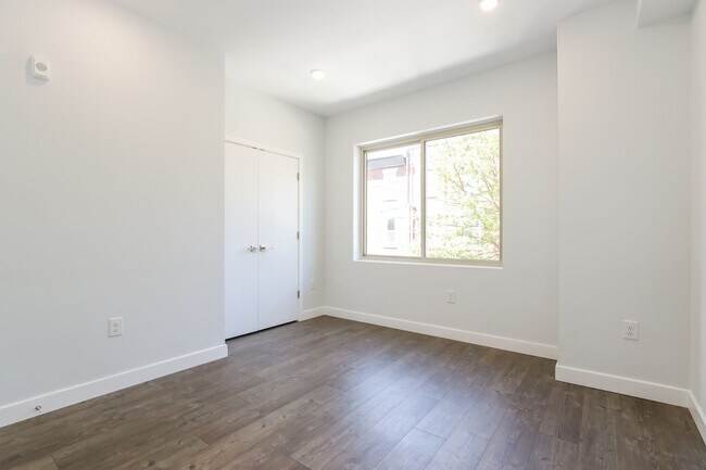 Building Photo - 917 N 15th St