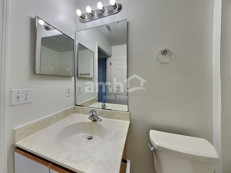 Building Photo - 555 Whiskey Creek Ct