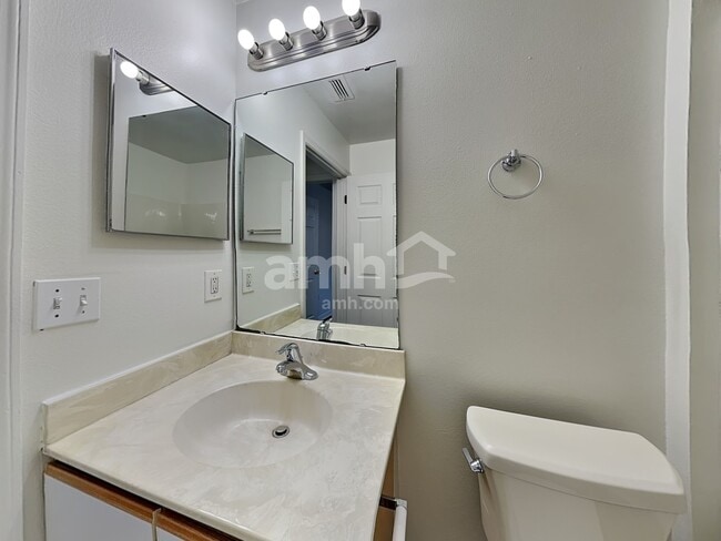 Building Photo - 555 Whiskey Creek Ct