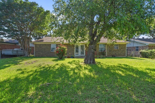 Building Photo - 205 Teeter Dr