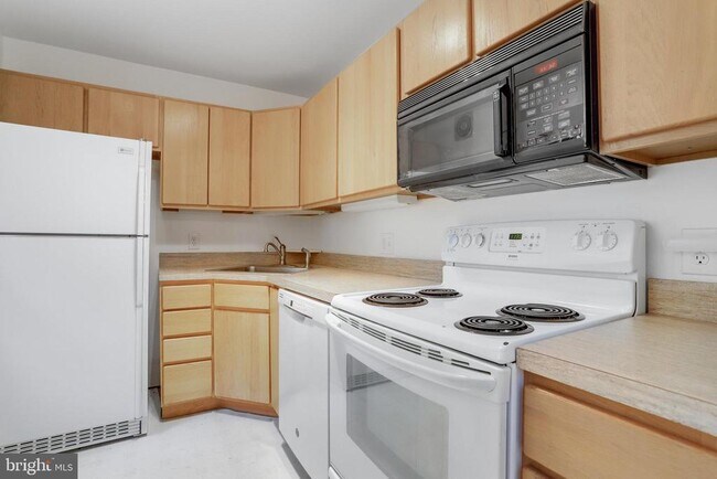 Building Photo - 3369 S Stafford St