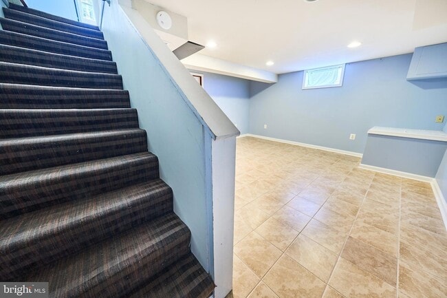 Building Photo - 2319 Riverview Terrace