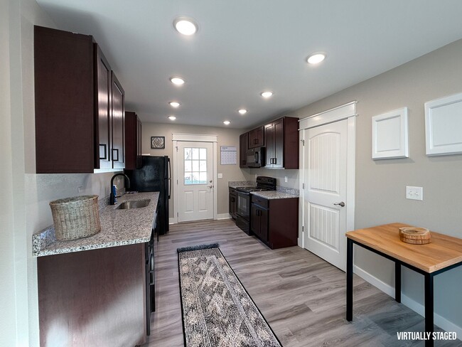 Building Photo - Newly Constructed 2/2 Townhouse in Batesvi...
