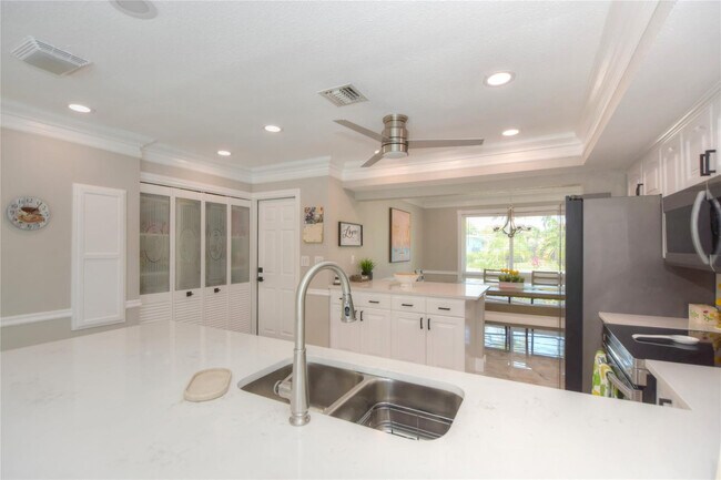 Building Photo - 2228 SE 10th St