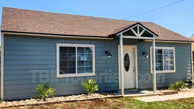 Building Photo - 934 N Florence Ave