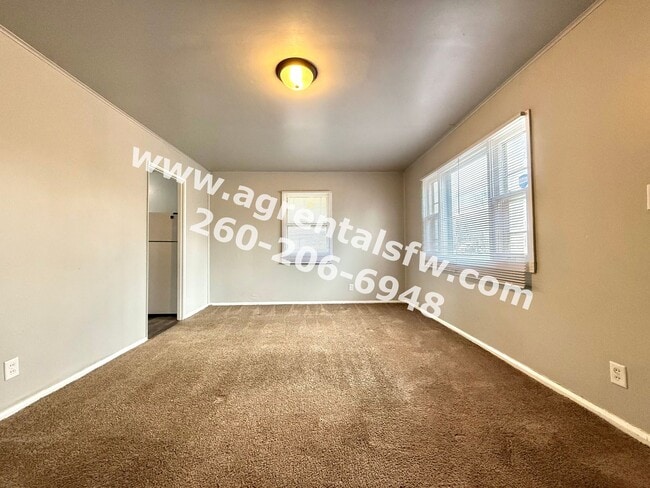 Building Photo - 3 Bedroom House