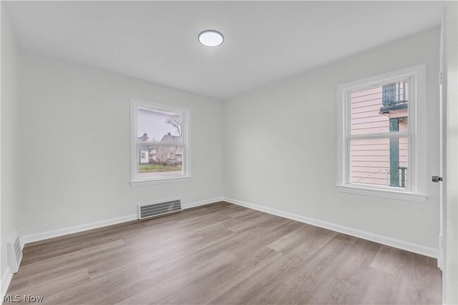 Building Photo - 1511 E 196th St